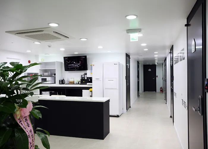 Ekonomy Myeongdong Premier Hostel