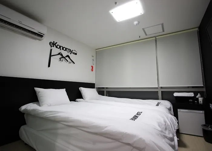 Hostel Ekonomy Myeongdong Premier