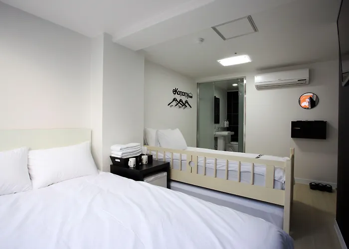 Hostel Ekonomy Myeongdong Premier