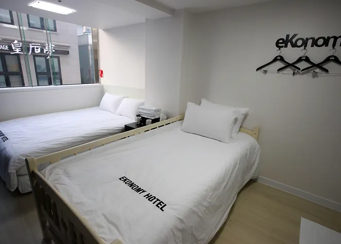Ekonomy Myeongdong Premier Hostel