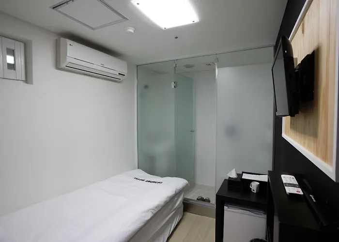 Hostel Ekonomy Myeongdong Premier