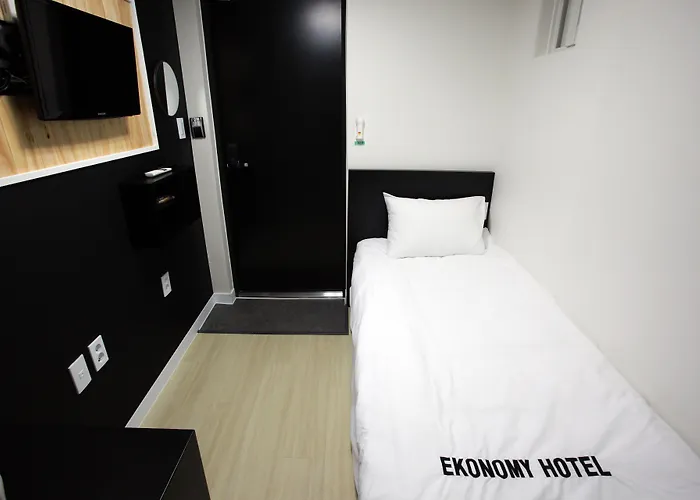 Ekonomy Myeongdong Premier Hostel