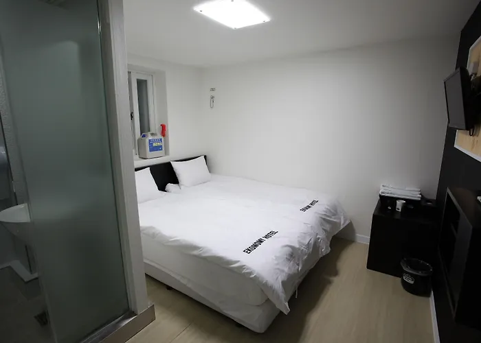 Ekonomy Myeongdong Premier Hostel