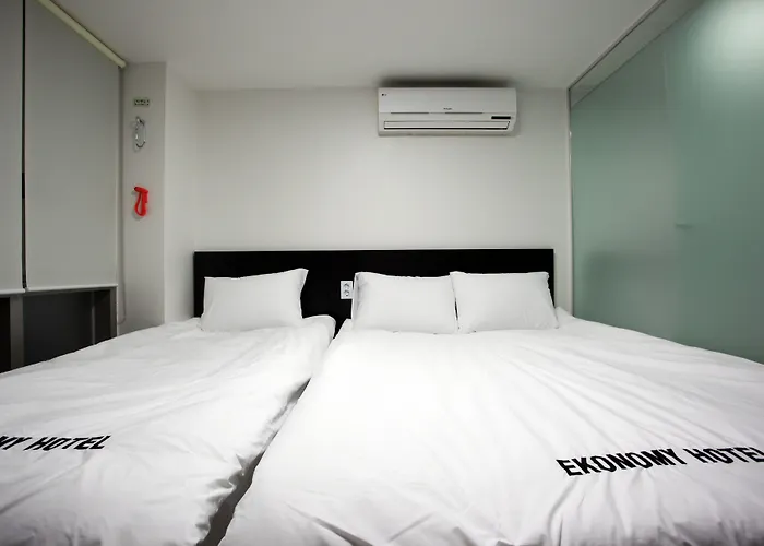 Ekonomy Myeongdong Premier Hostel