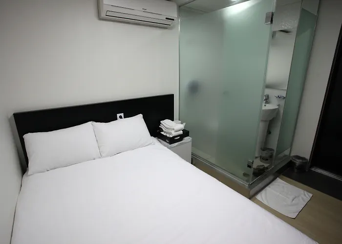 Ekonomy Myeongdong Premier Hostel Seoel