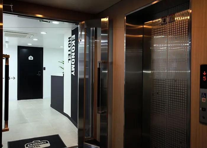 Ekonomy Myeongdong Premier * Seoel