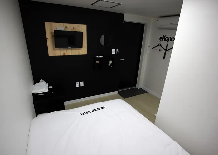 Hostel Ekonomy Myeongdong Premier