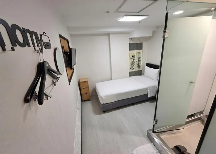 Ekonomy Myeongdong Premier Hostel