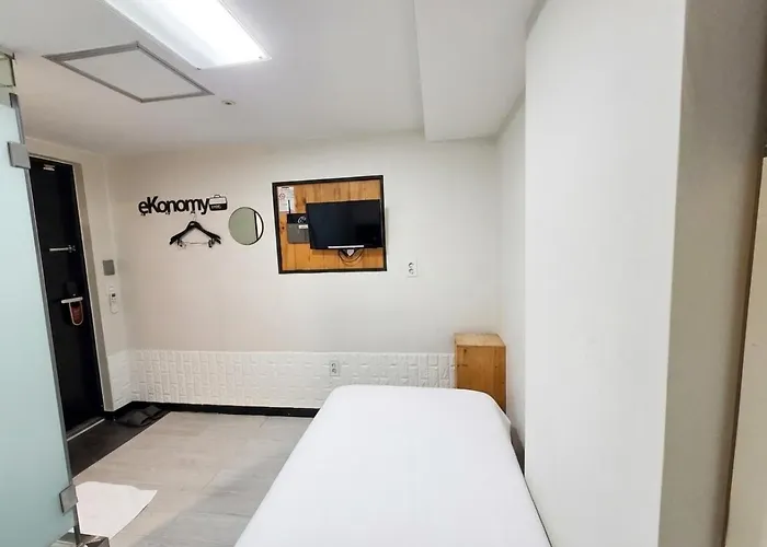 Ekonomy Myeongdong Premier Hostel Seoel